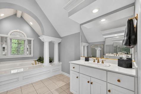 38W535 Golfview Court St. Charles IL 60175