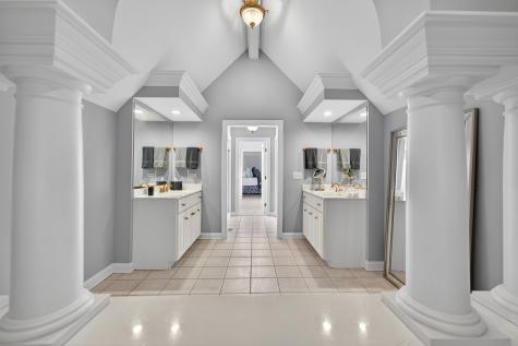38W535 Golfview Court St. Charles IL 60175