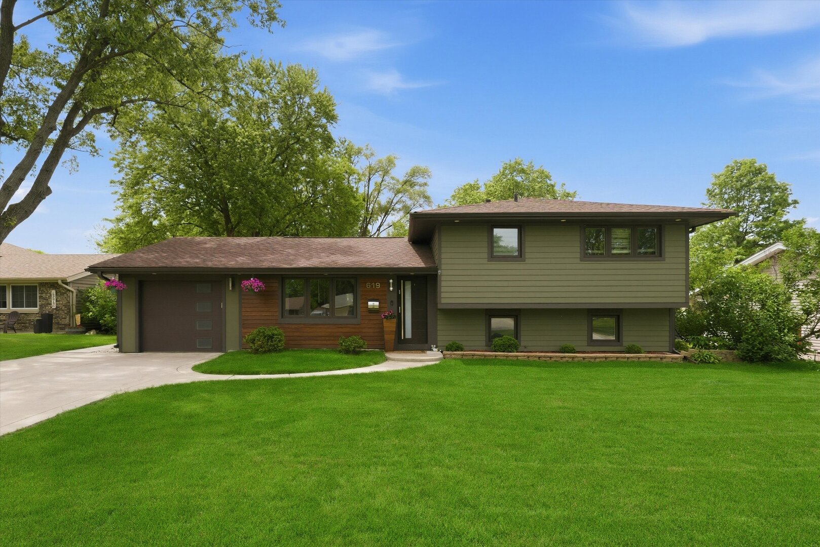 619 West Weathersfield Way Schaumburg IL 60193