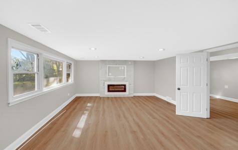739 East 170th Street South Holland IL 60473