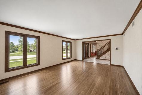 6723 Kingswood Road Willowbrook IL 60527