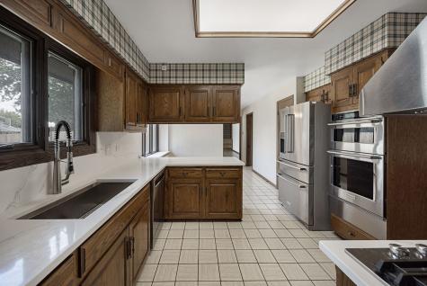 6723 Kingswood Road Willowbrook IL 60527