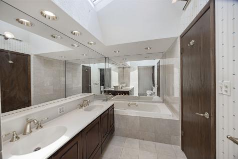 6723 Kingswood Road Willowbrook IL 60527