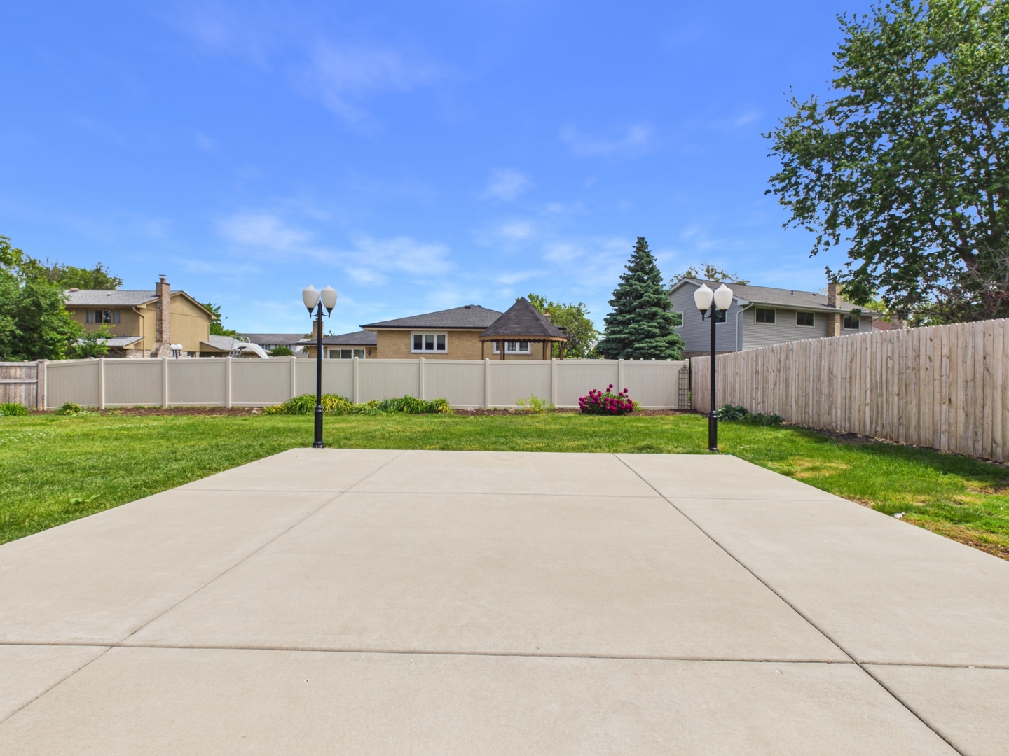 6723 Kingswood Road Willowbrook IL 60527