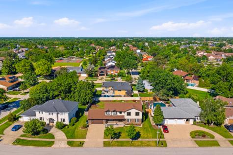 6723 Kingswood Road Willowbrook IL 60527