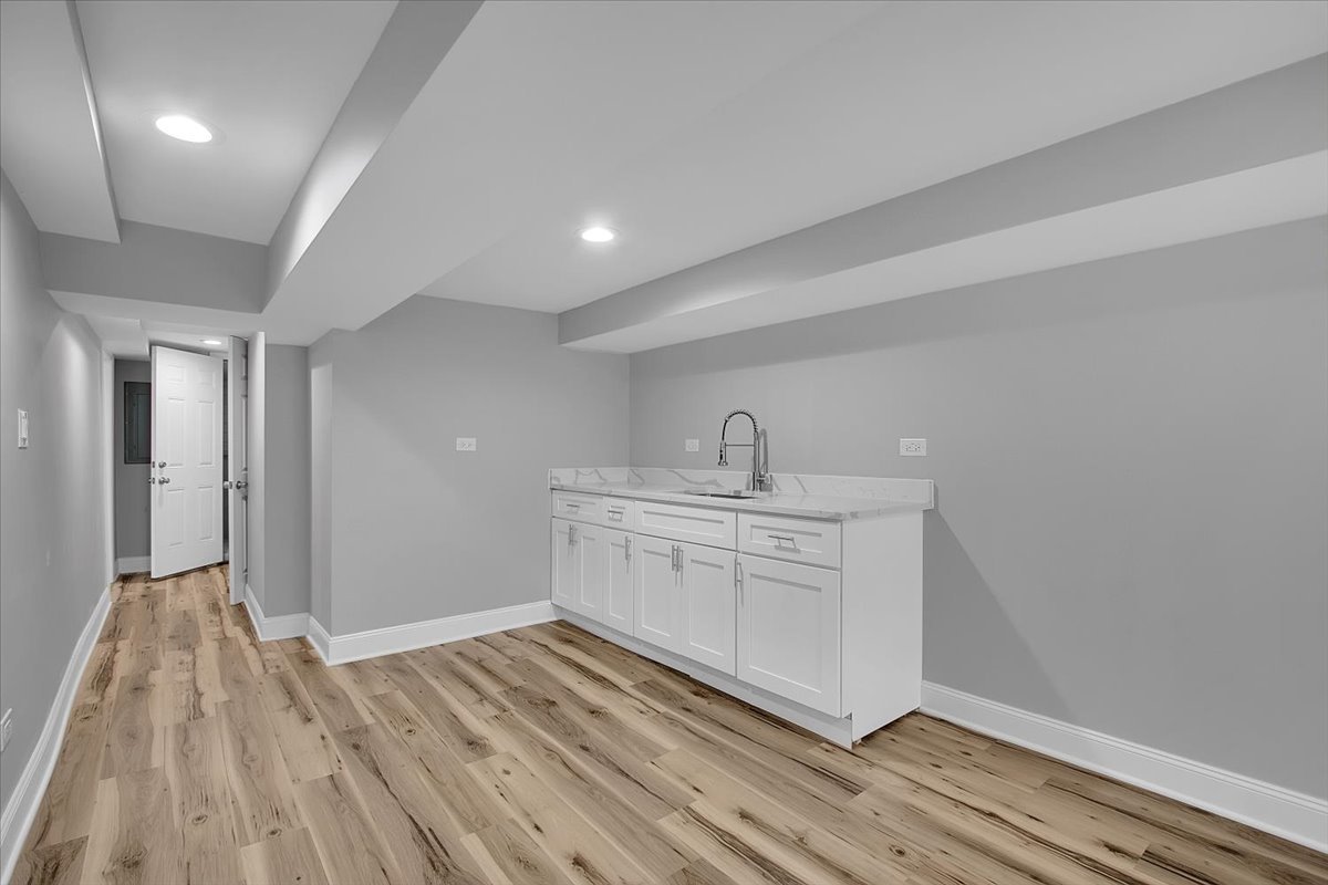 6233 South Claremont Avenue Chicago IL 60636