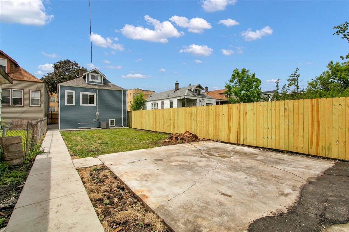 6233 South Claremont Avenue Chicago IL 60636