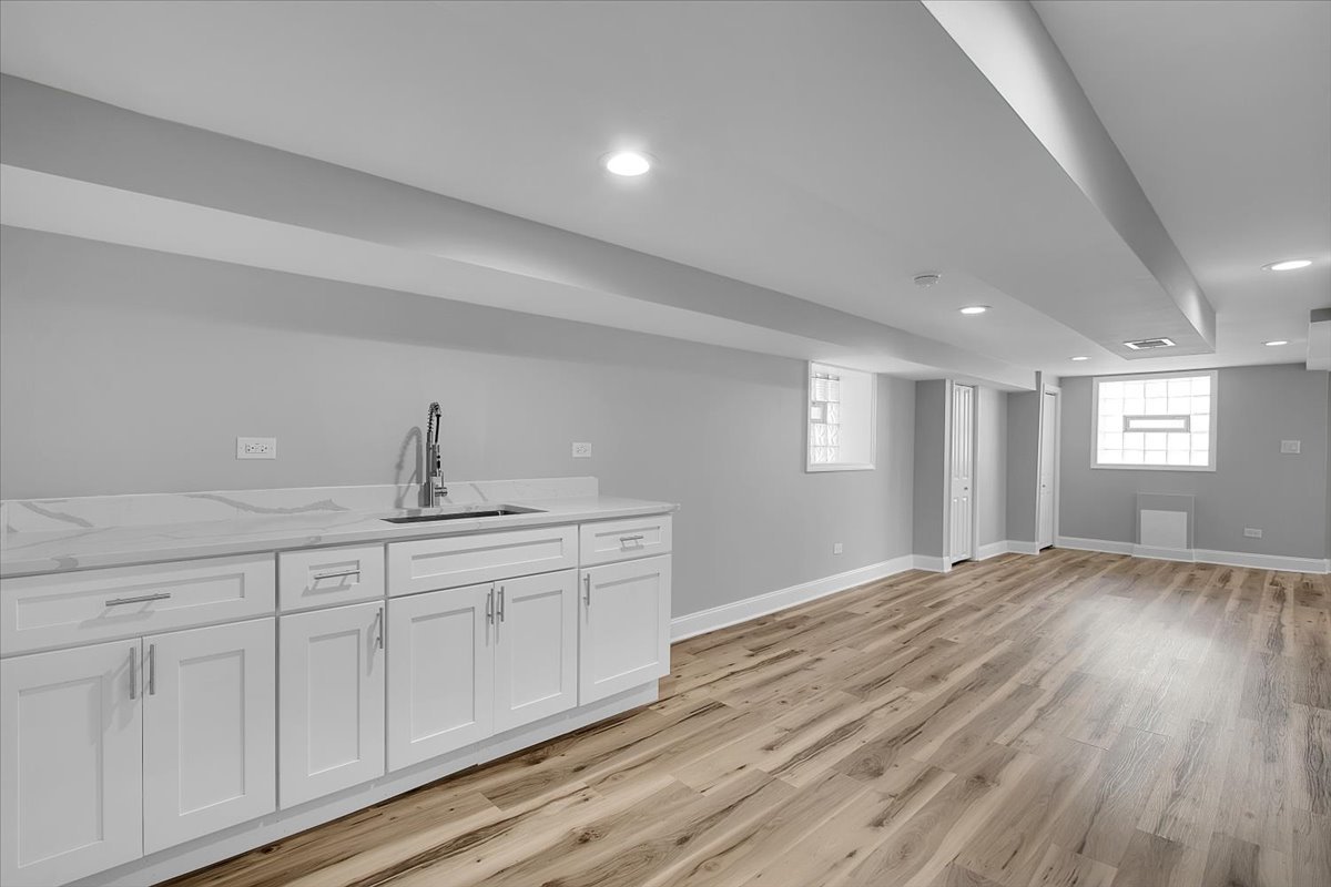 6233 South Claremont Avenue Chicago IL 60636