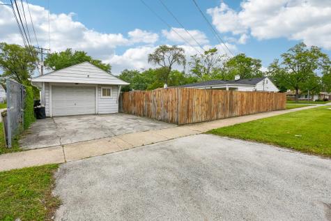 17256 Walter Street Lansing IL 60438
