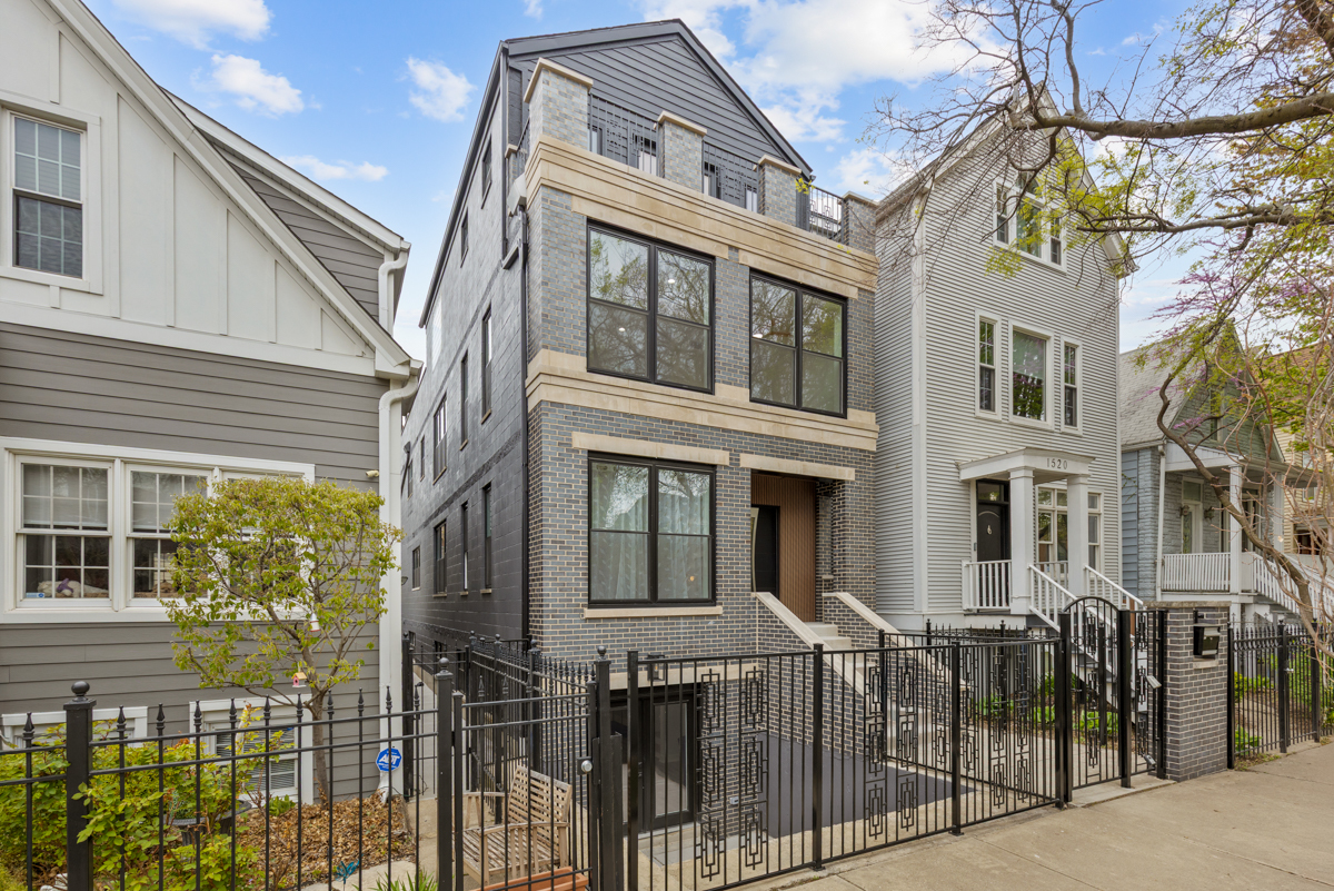 1522 West Wolfram Street Chicago IL 60657