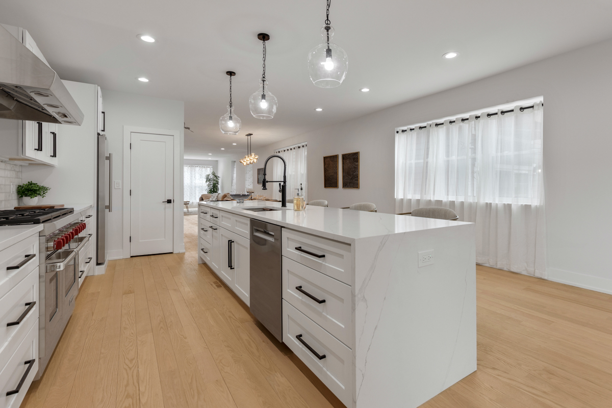 1522 West Wolfram Street Chicago IL 60657