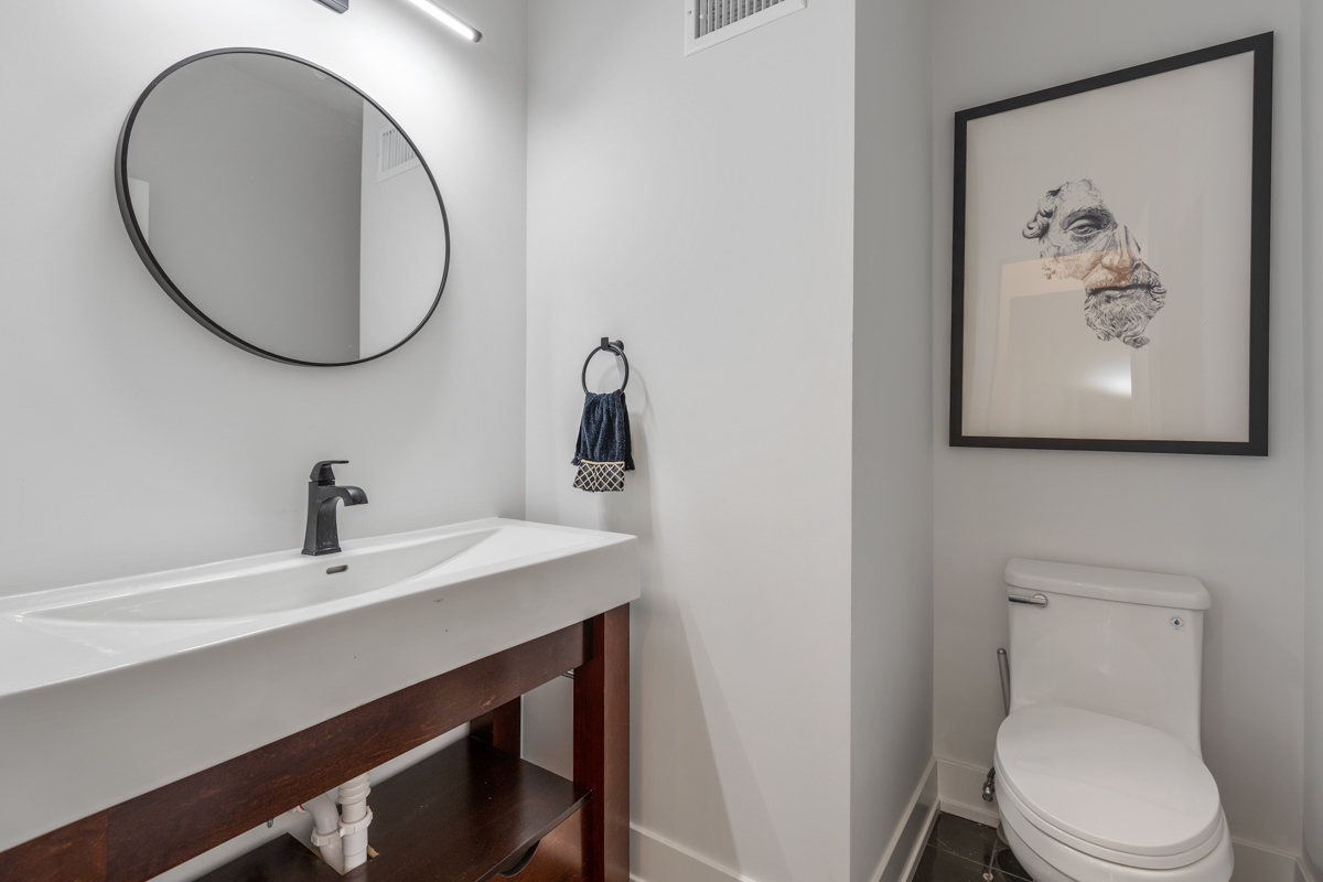 1522 West Wolfram Street Chicago IL 60657