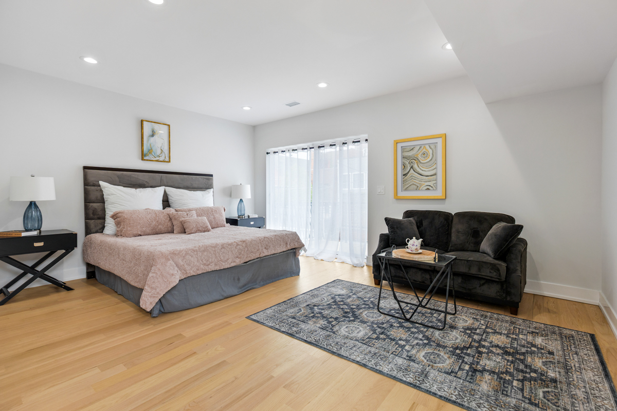 1522 West Wolfram Street Chicago IL 60657