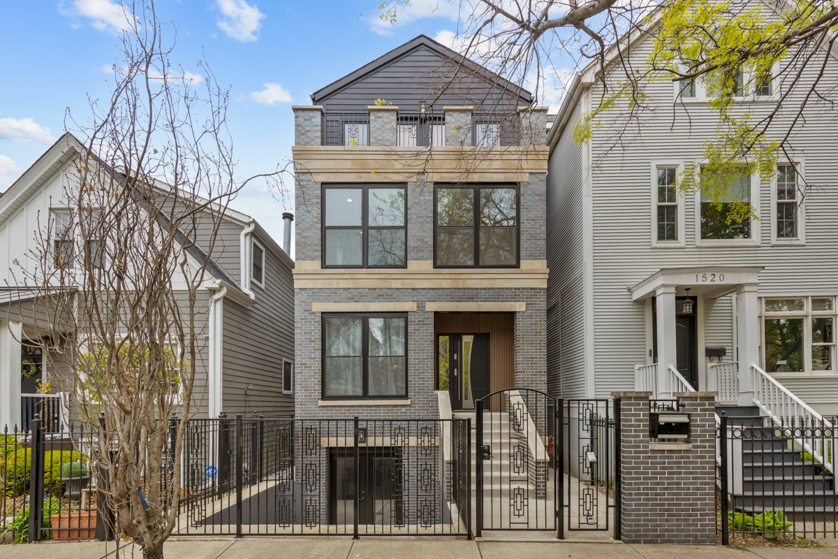 1522 West Wolfram Street Chicago IL 60657