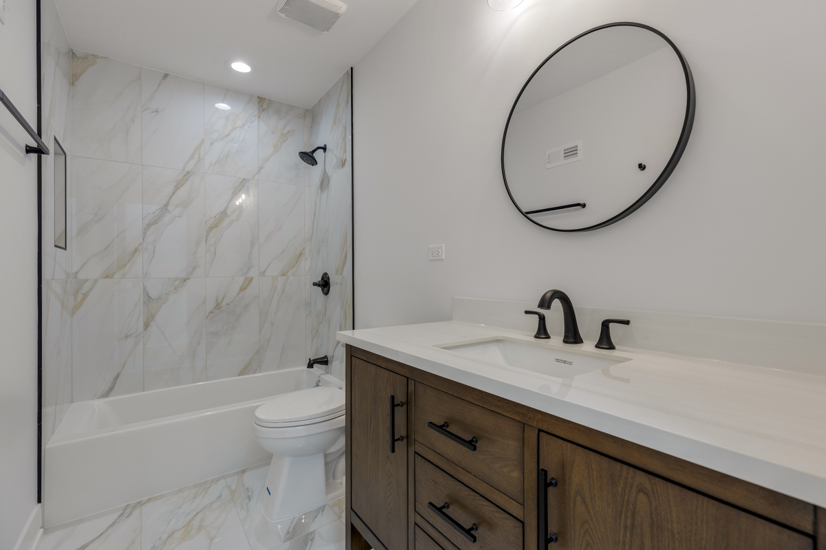 1522 West Wolfram Street Chicago IL 60657