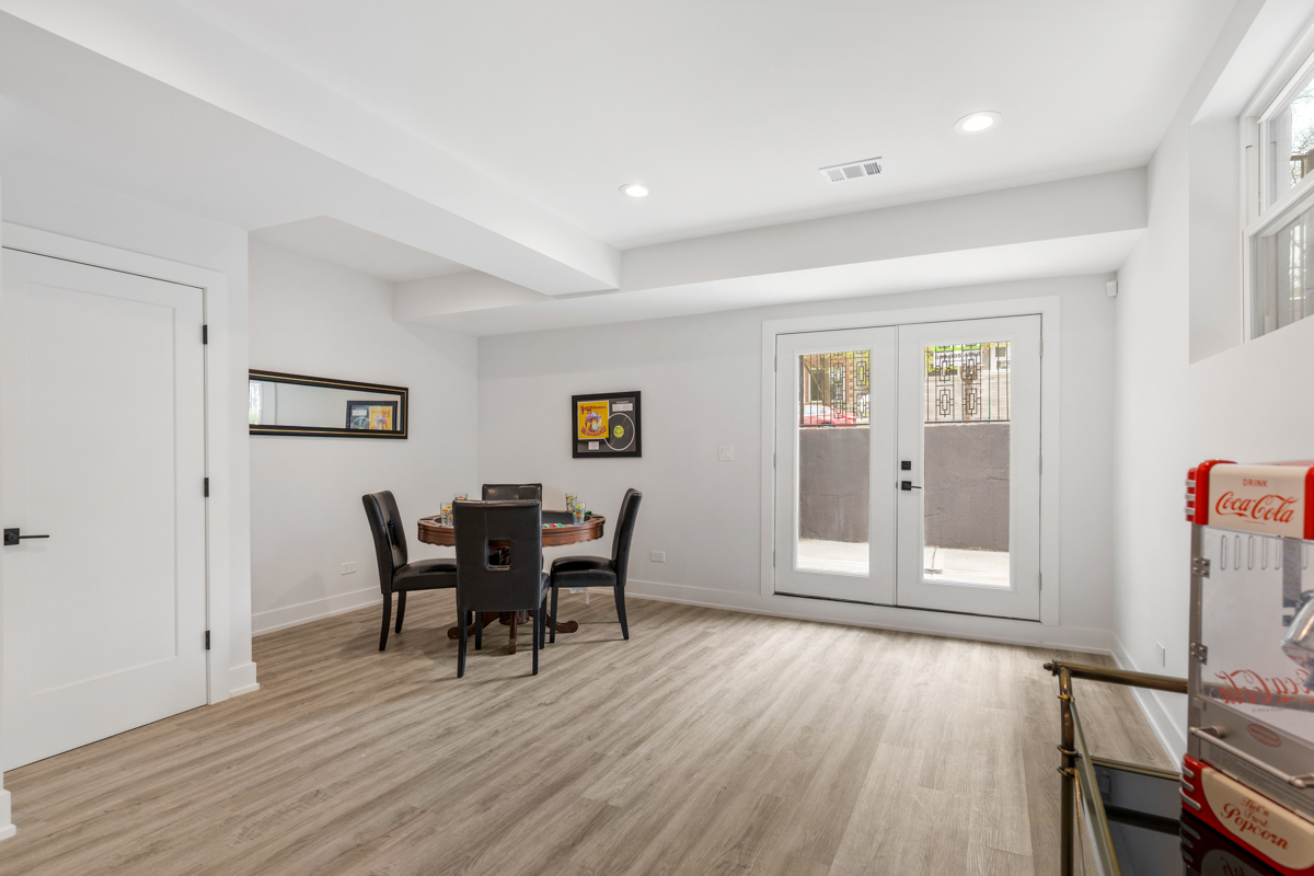 1522 West Wolfram Street Chicago IL 60657