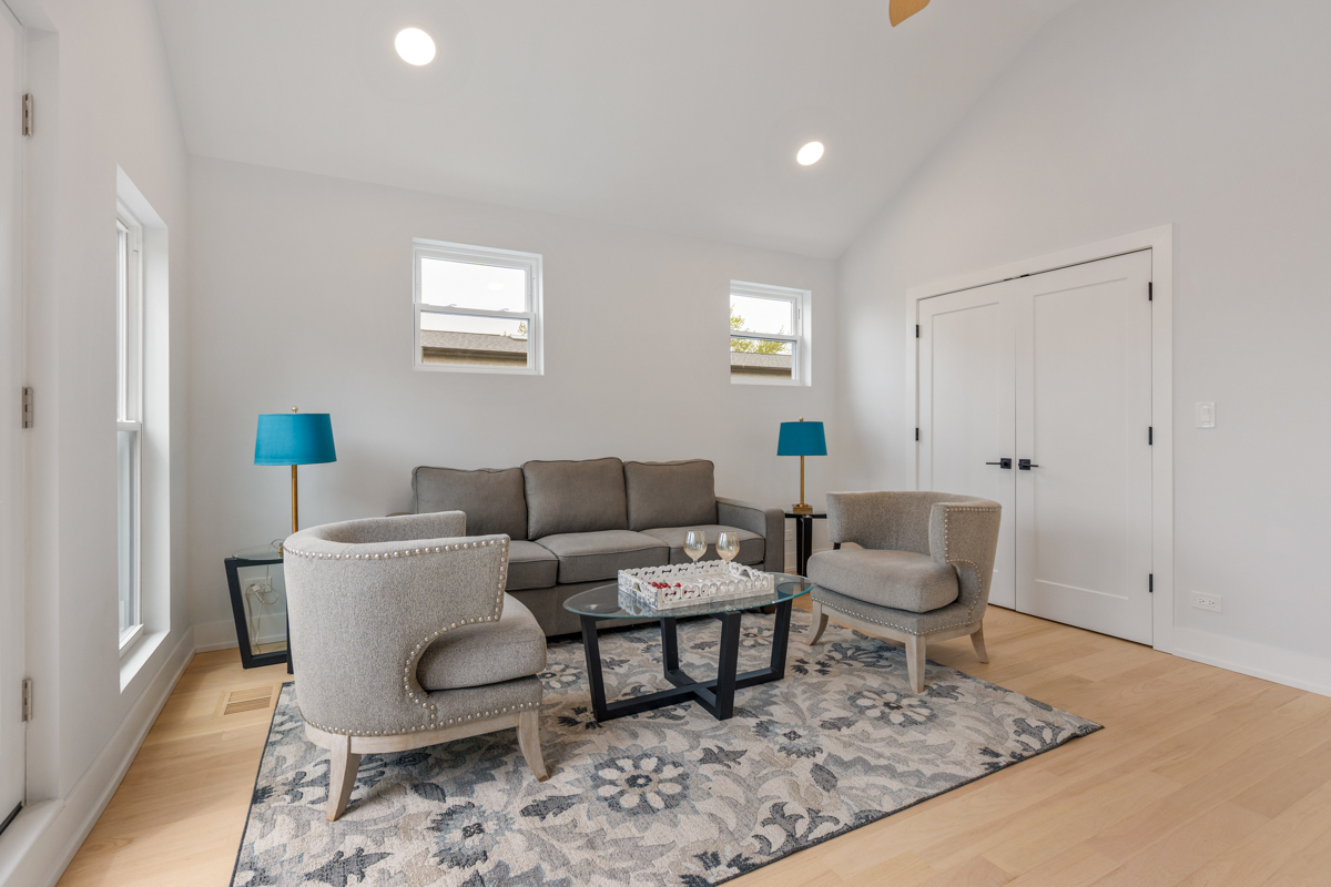 1522 West Wolfram Street Chicago IL 60657