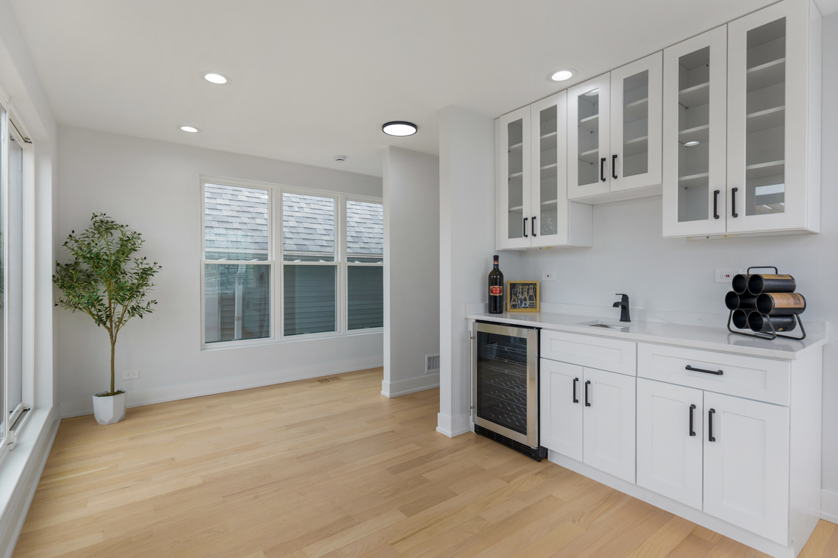 1522 West Wolfram Street Chicago IL 60657