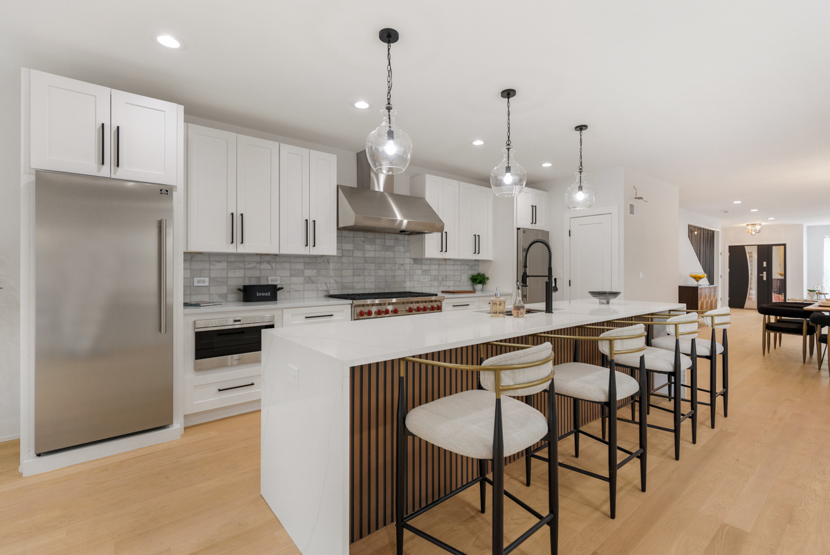 1522 West Wolfram Street Chicago IL 60657