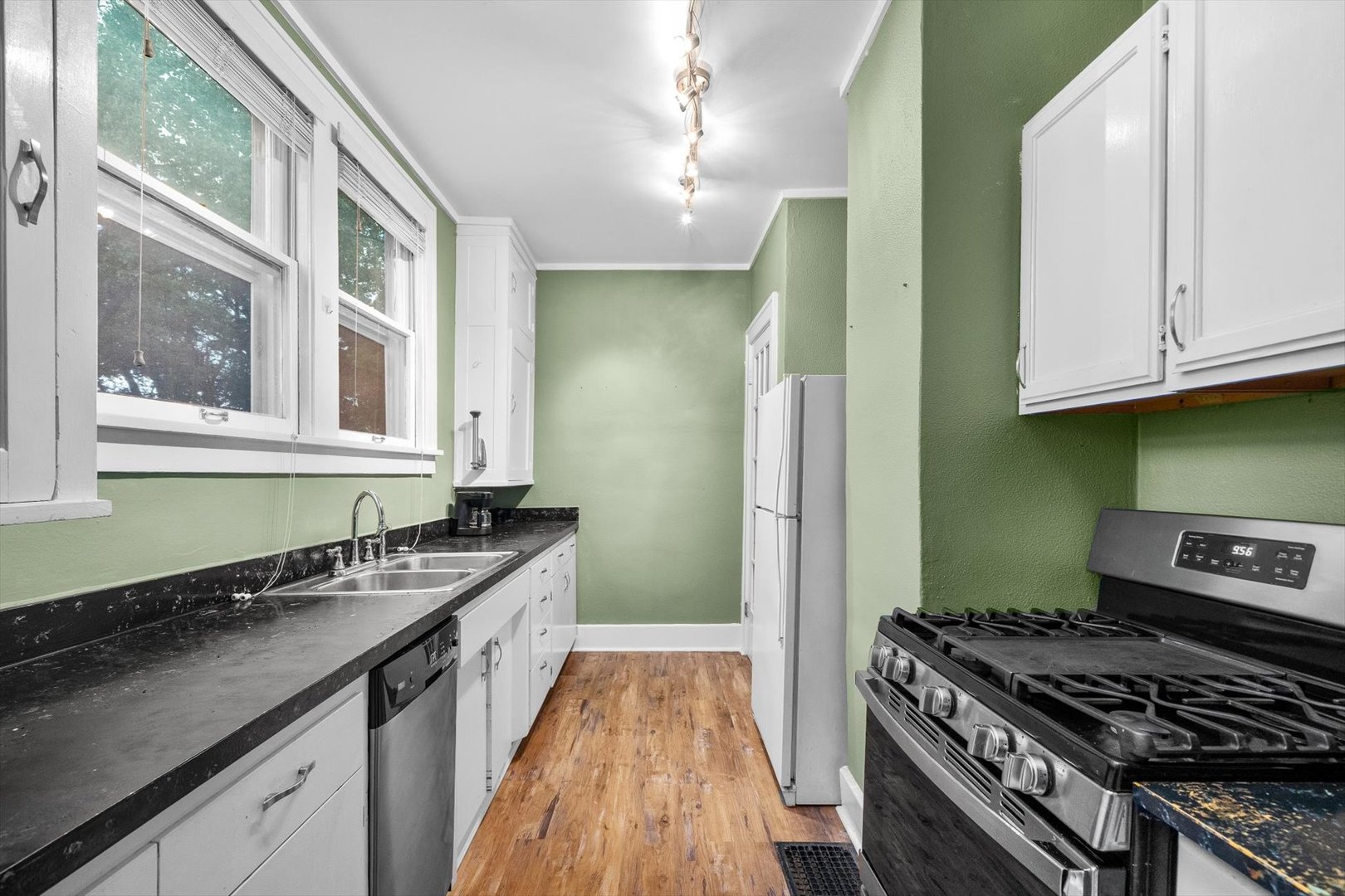 508 South Elmwood Drive Aurora IL 60506