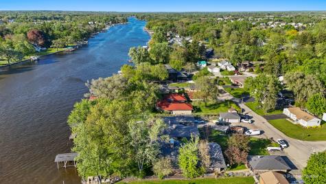 1423 North River Road Mchenry IL 60051