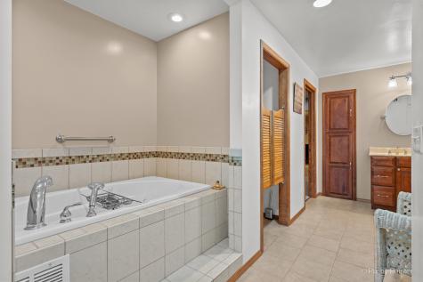 1423 North River Road Mchenry IL 60051