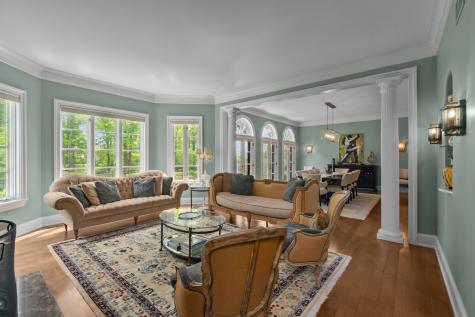 697 Bluff Road Lake Bluff IL 60044
