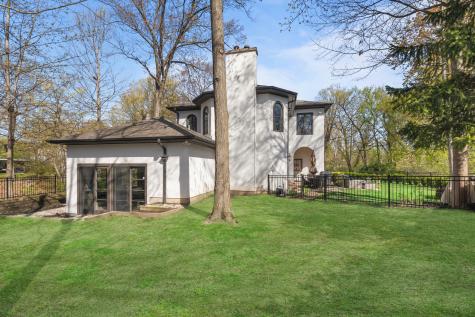 697 Bluff Road Lake Bluff IL 60044