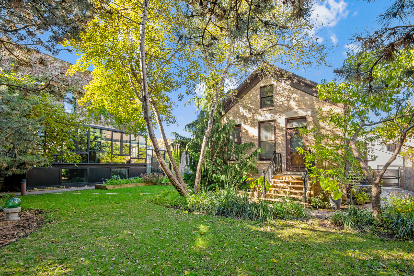 1646 North Leavitt Street Chicago IL 60647