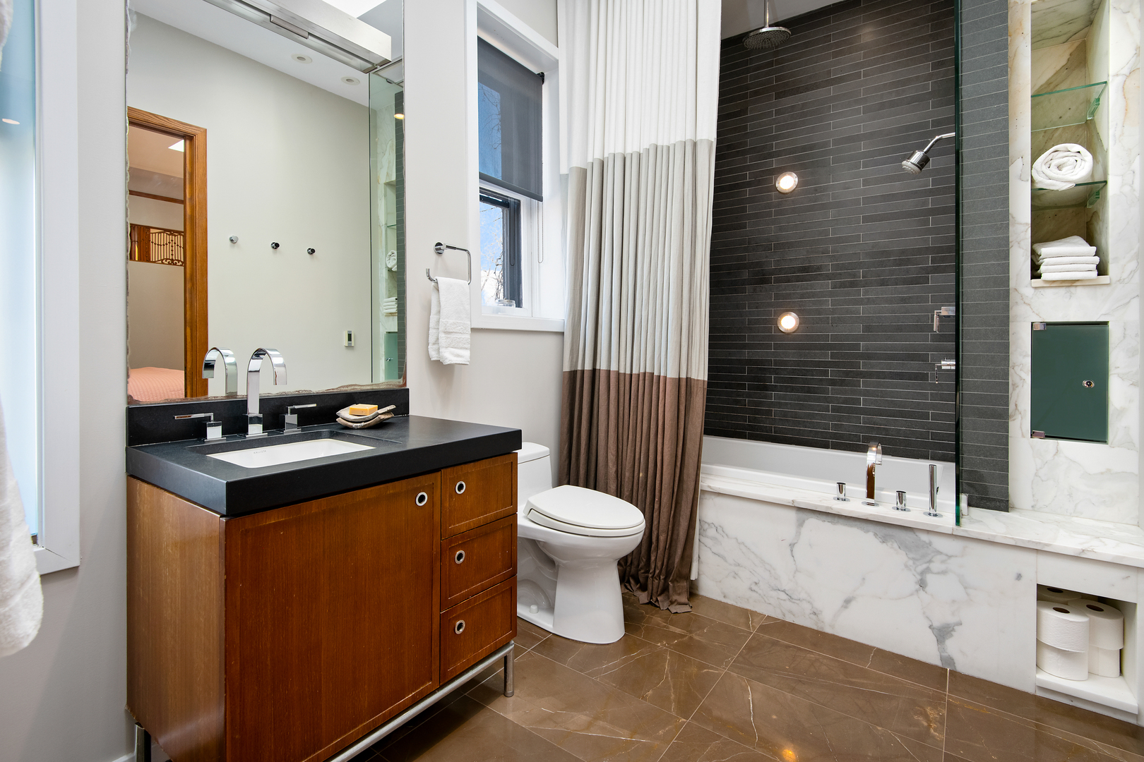 1646 North Leavitt Street Chicago IL 60647