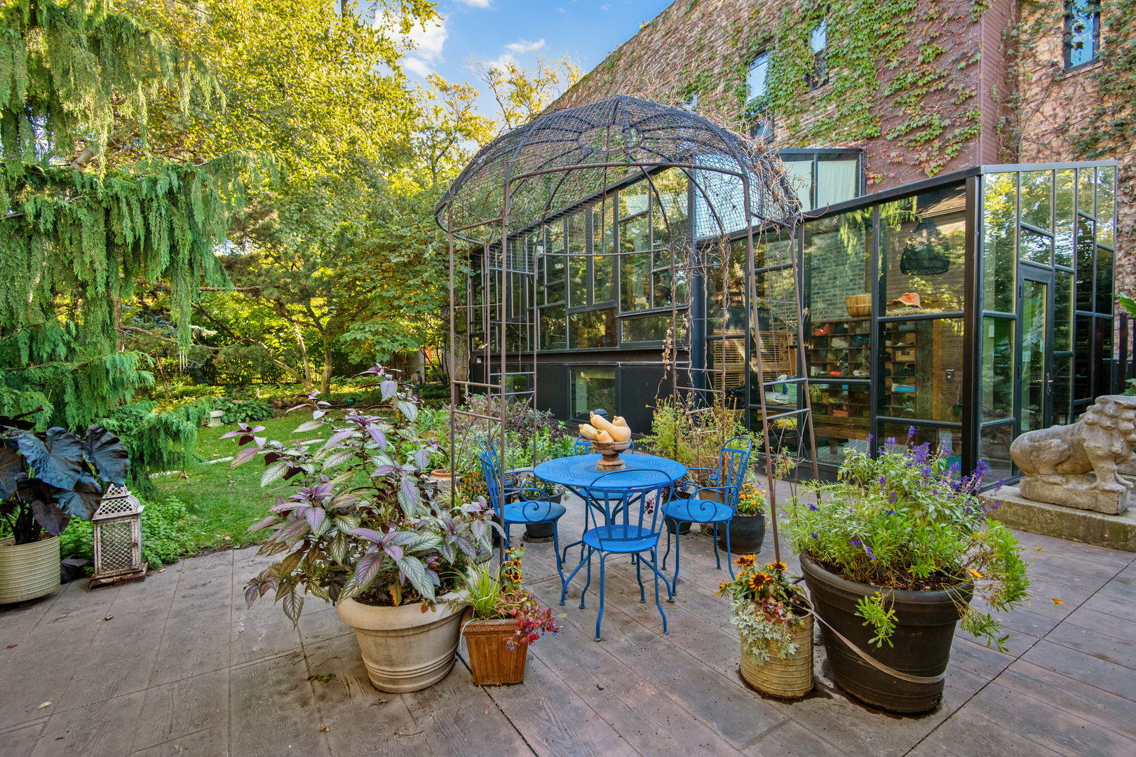 1646 North Leavitt Street Chicago IL 60647
