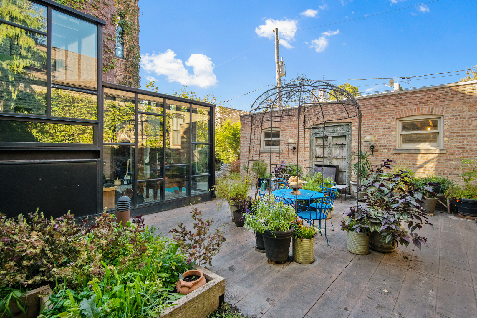 1646 North Leavitt Street Chicago IL 60647