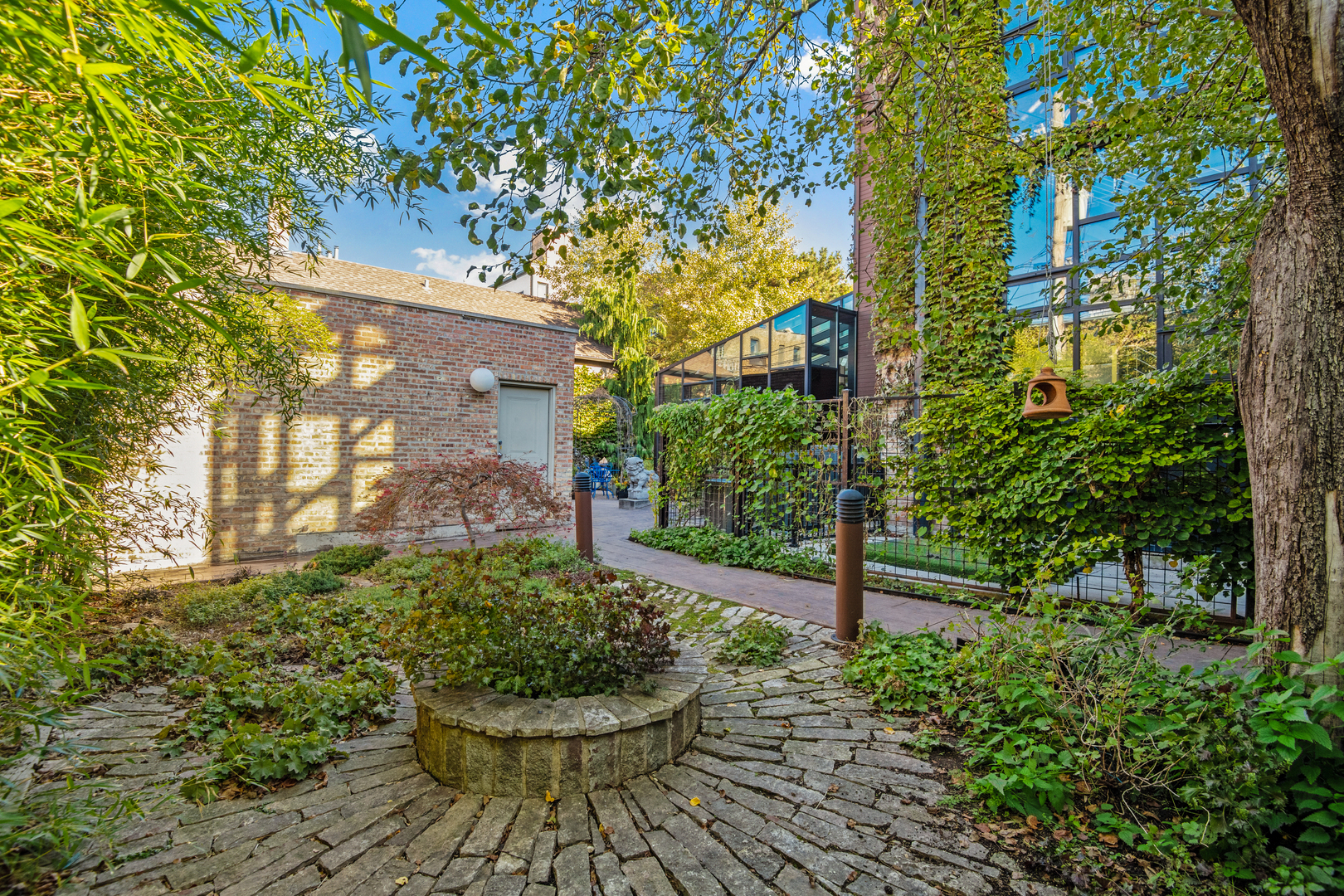1646 North Leavitt Street Chicago IL 60647