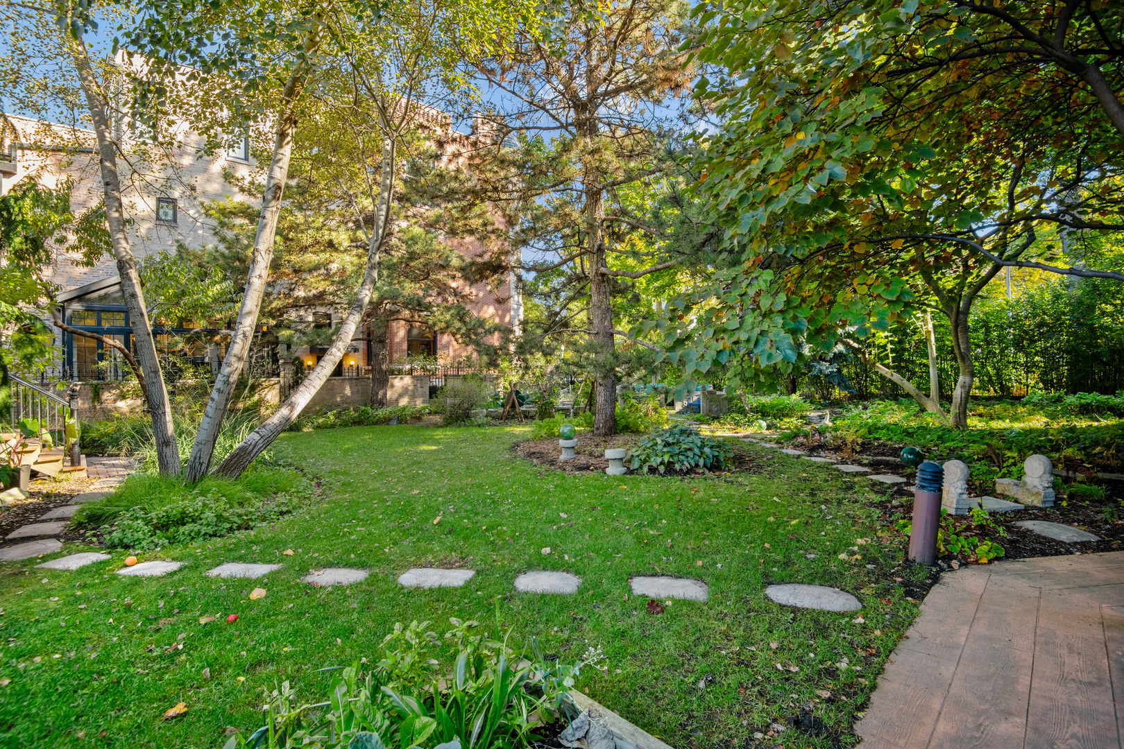 1646 North Leavitt Street Chicago IL 60647