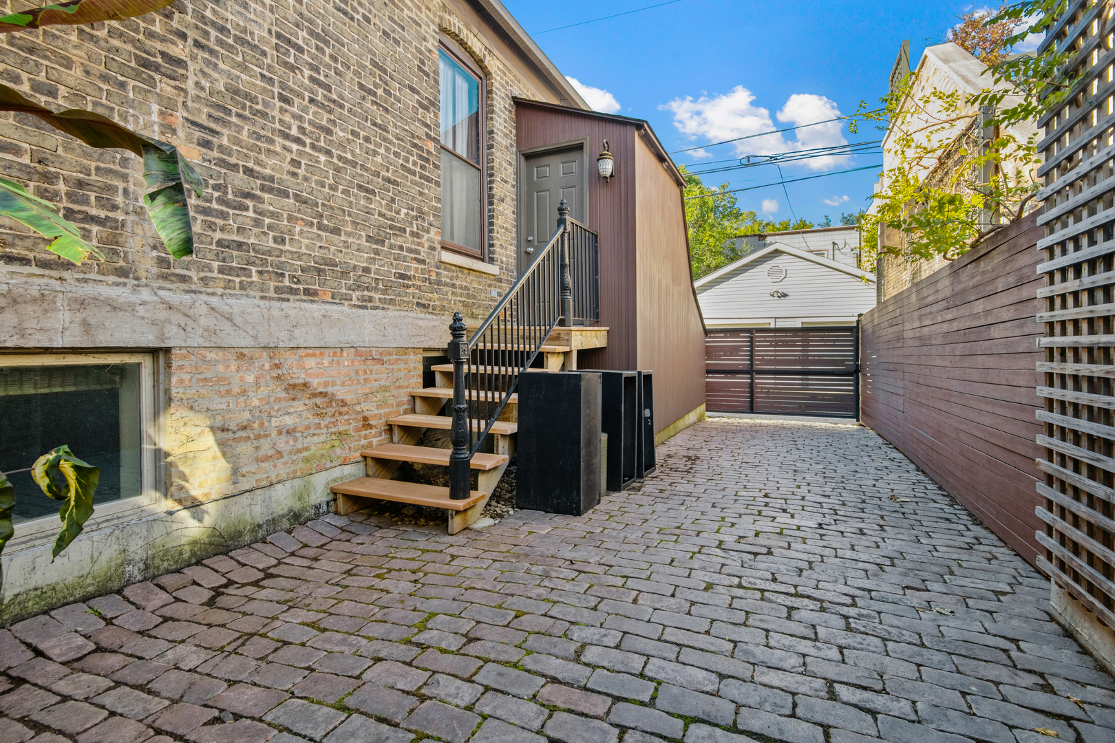1646 North Leavitt Street Chicago IL 60647