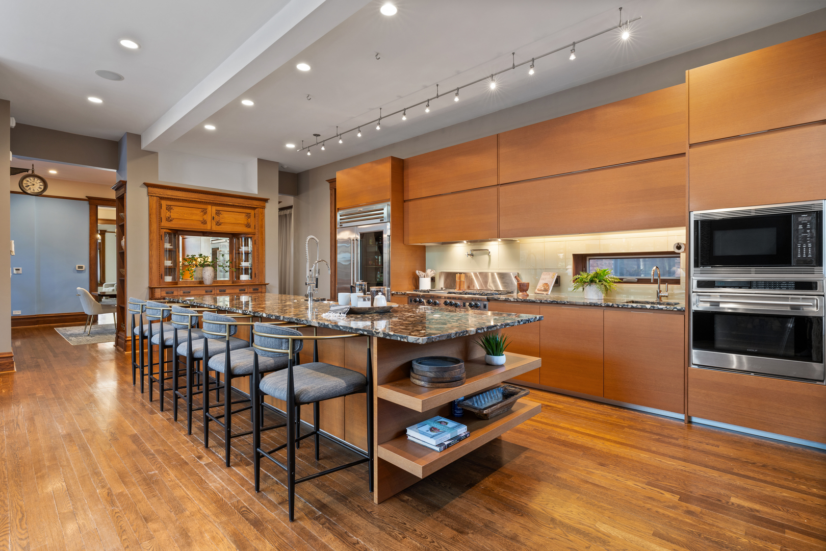 1646 North Leavitt Street Chicago IL 60647