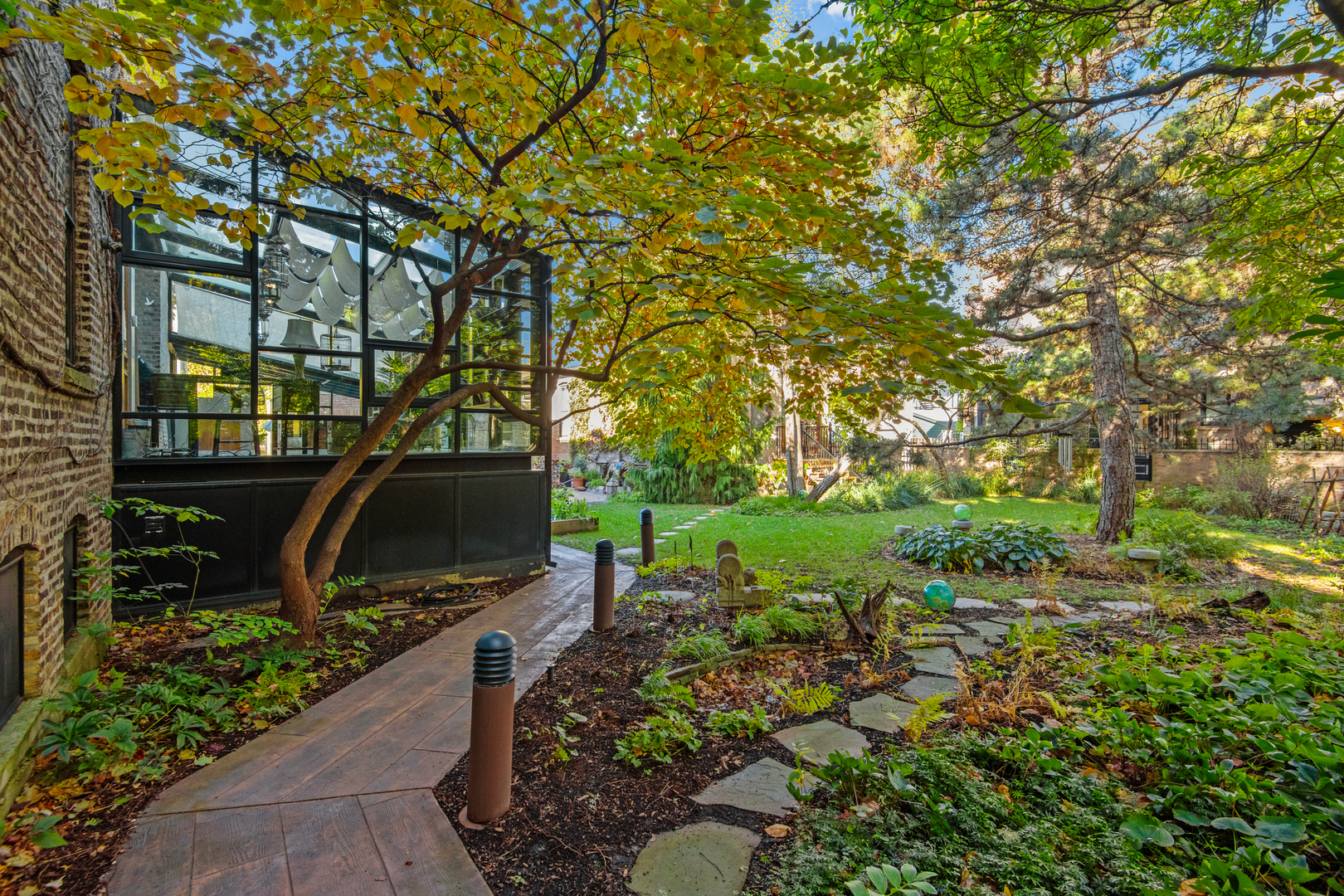 1646 North Leavitt Street Chicago IL 60647