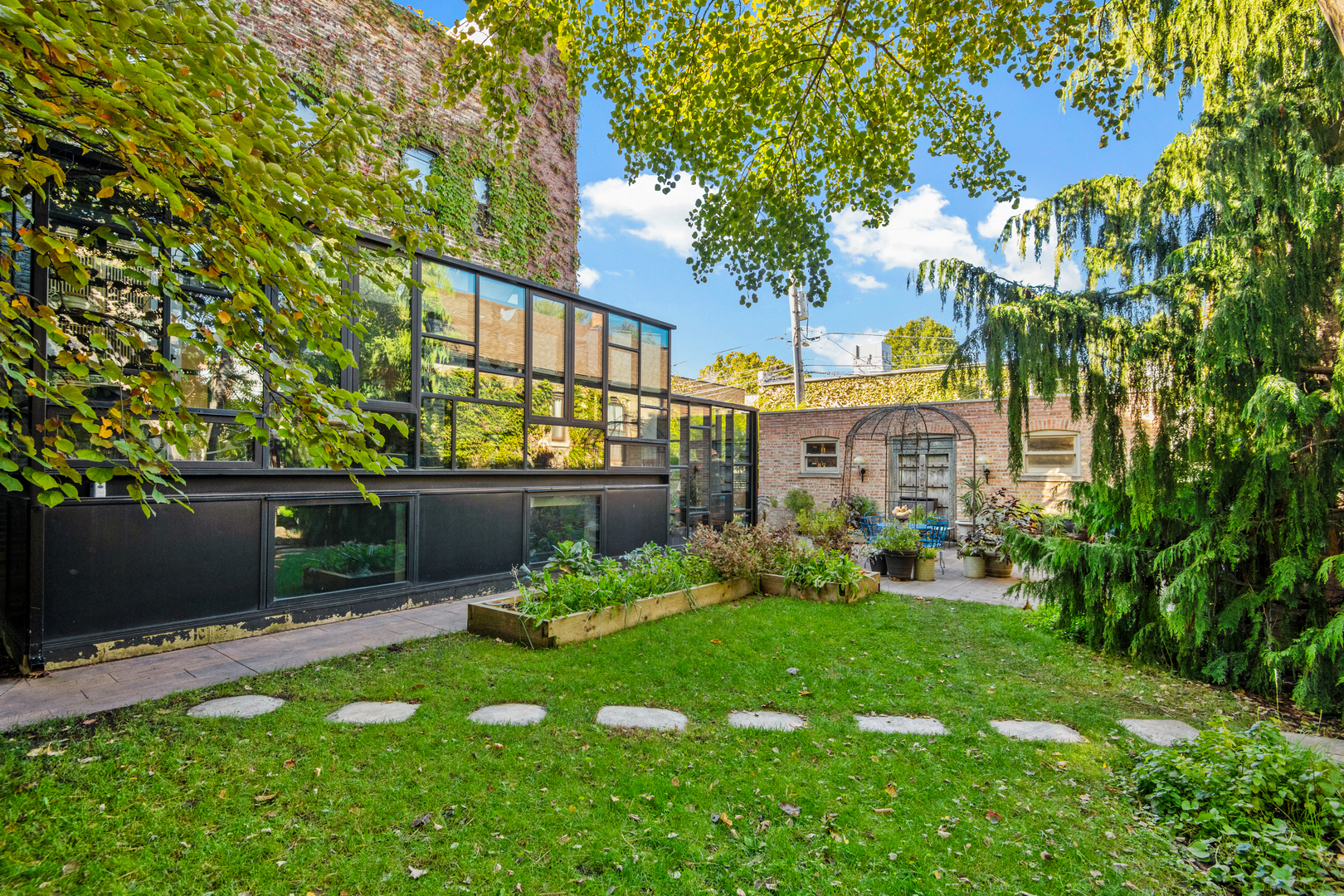 1646 North Leavitt Street Chicago IL 60647