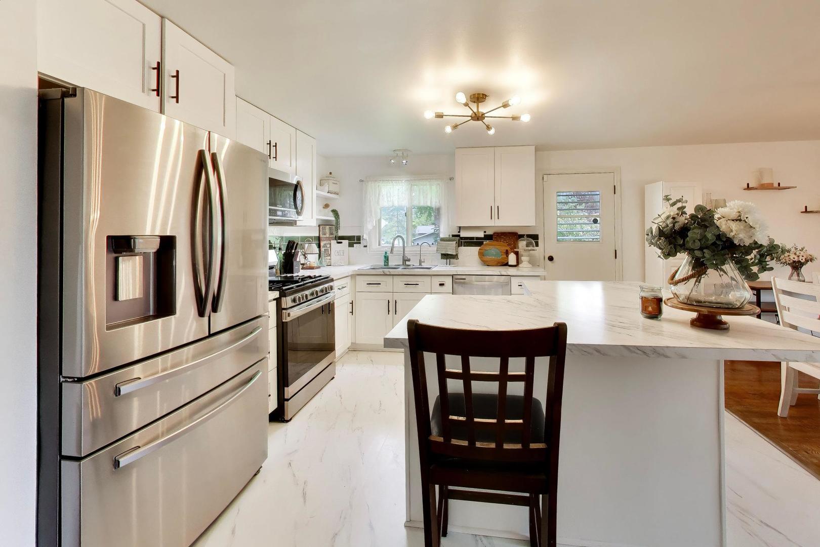 533 Carr Court Schaumburg IL 60193
