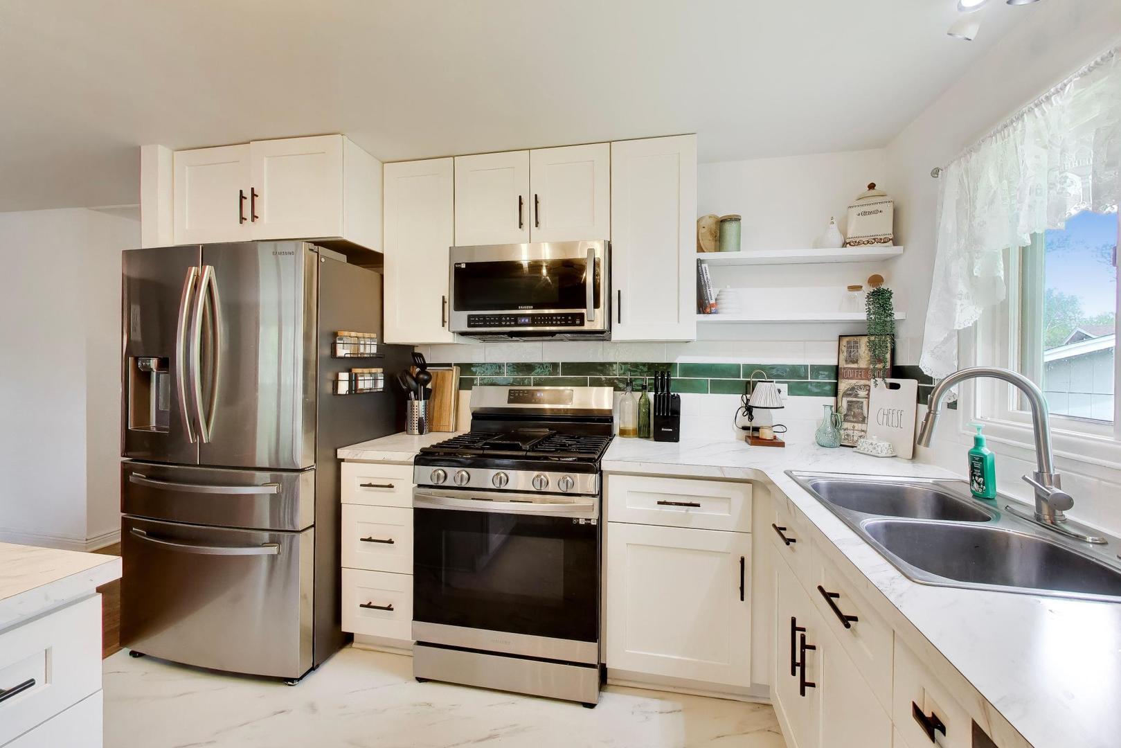 533 Carr Court Schaumburg IL 60193