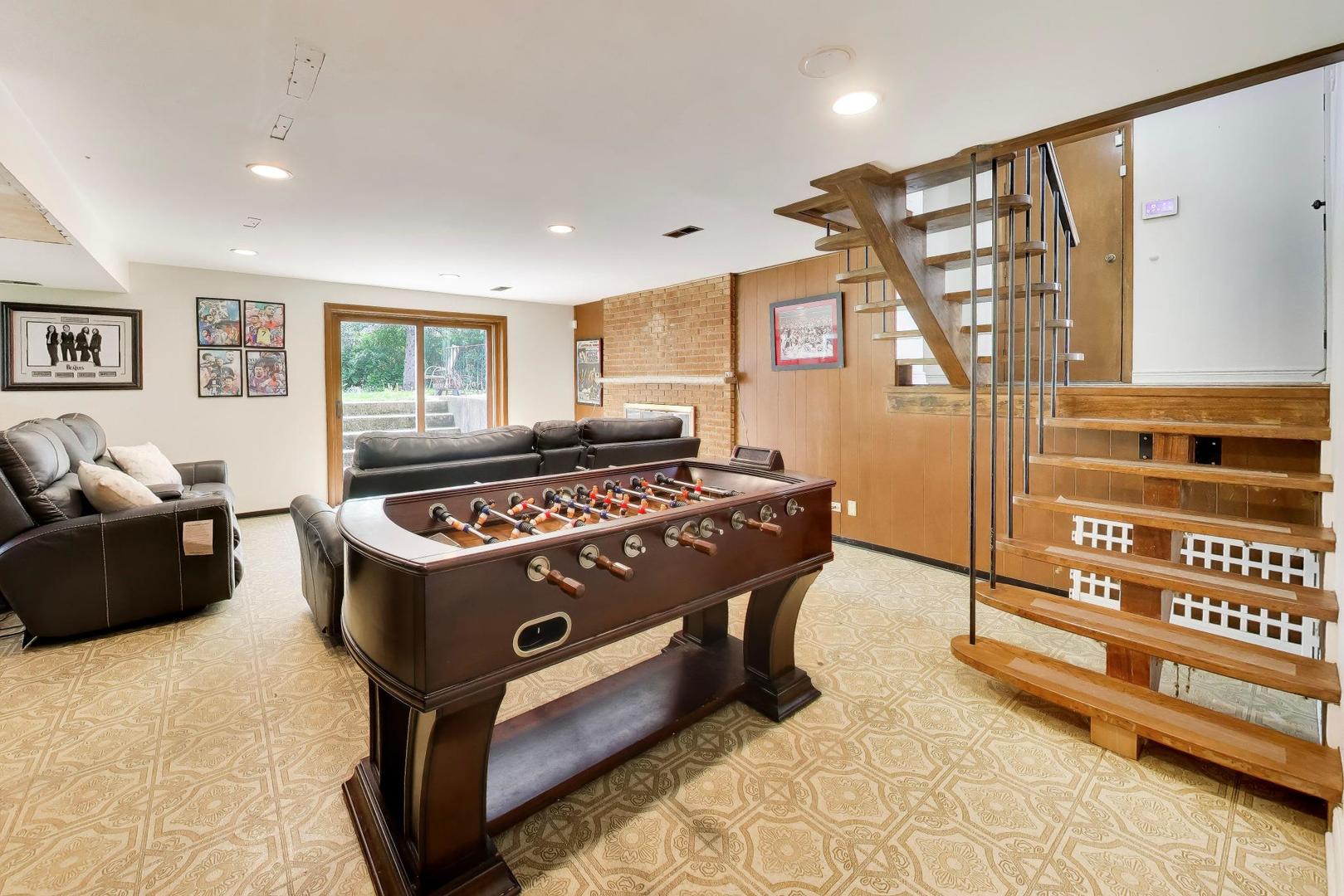 533 Carr Court Schaumburg IL 60193