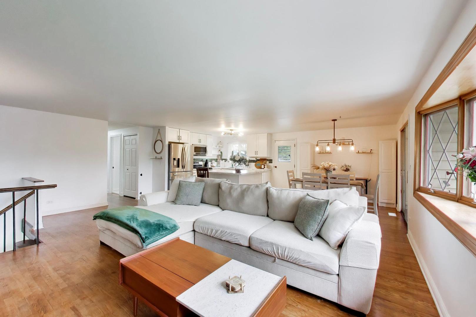 533 Carr Court Schaumburg IL 60193