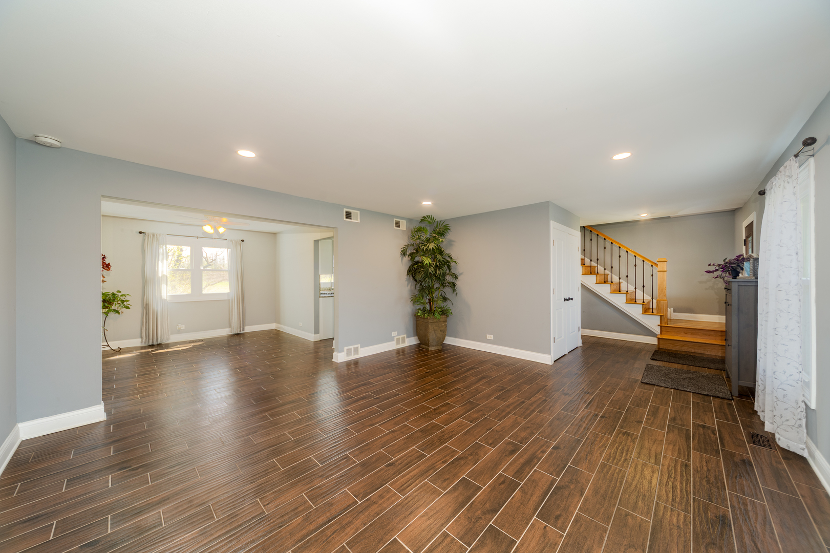 1201 North Scarlet Court Addison IL 60101