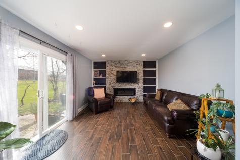 1201 North Scarlet Court Addison IL 60101