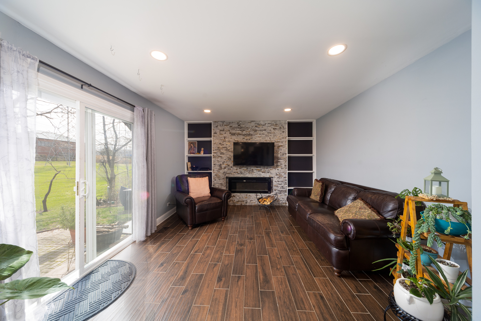 1201 North Scarlet Court Addison IL 60101