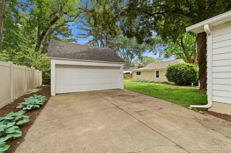 216 South Commonwealth Avenue Aurora IL 60506