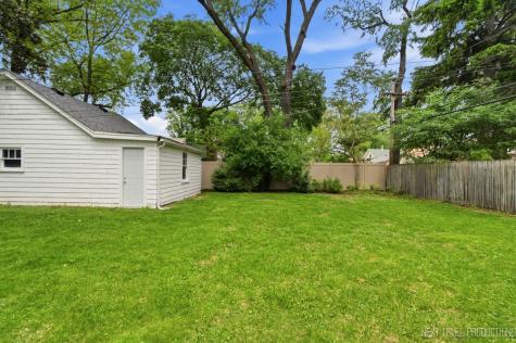 216 South Commonwealth Avenue Aurora IL 60506