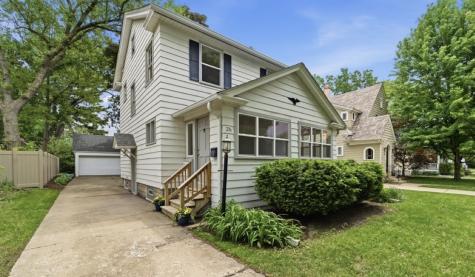 216 South Commonwealth Avenue Aurora IL 60506