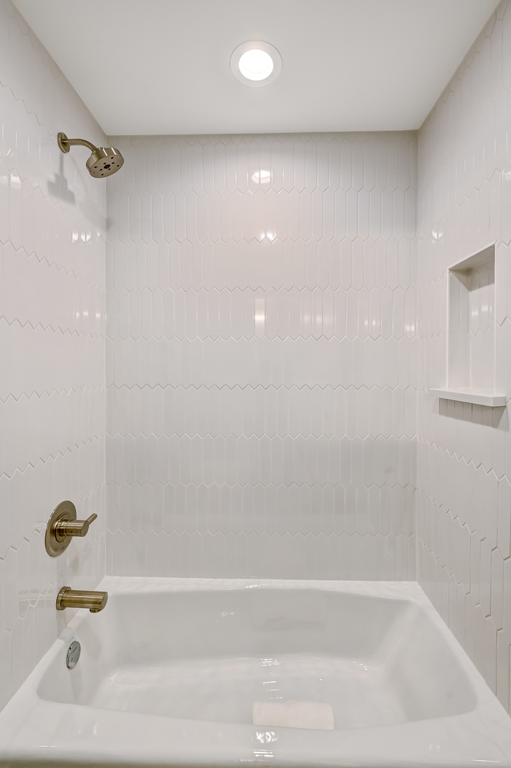 129 Harding Court Glen Ellyn IL 60137