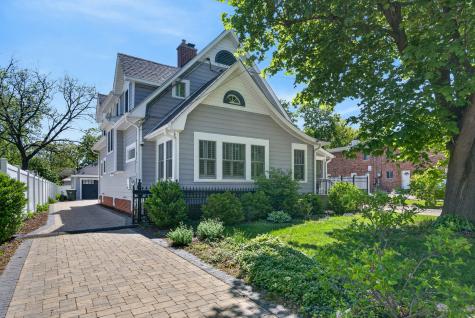 112 Douglas Avenue Libertyville IL 60048